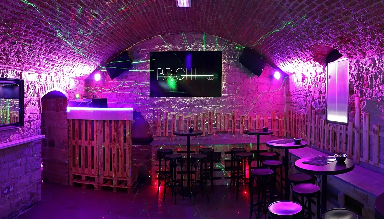 Bright cafe&club